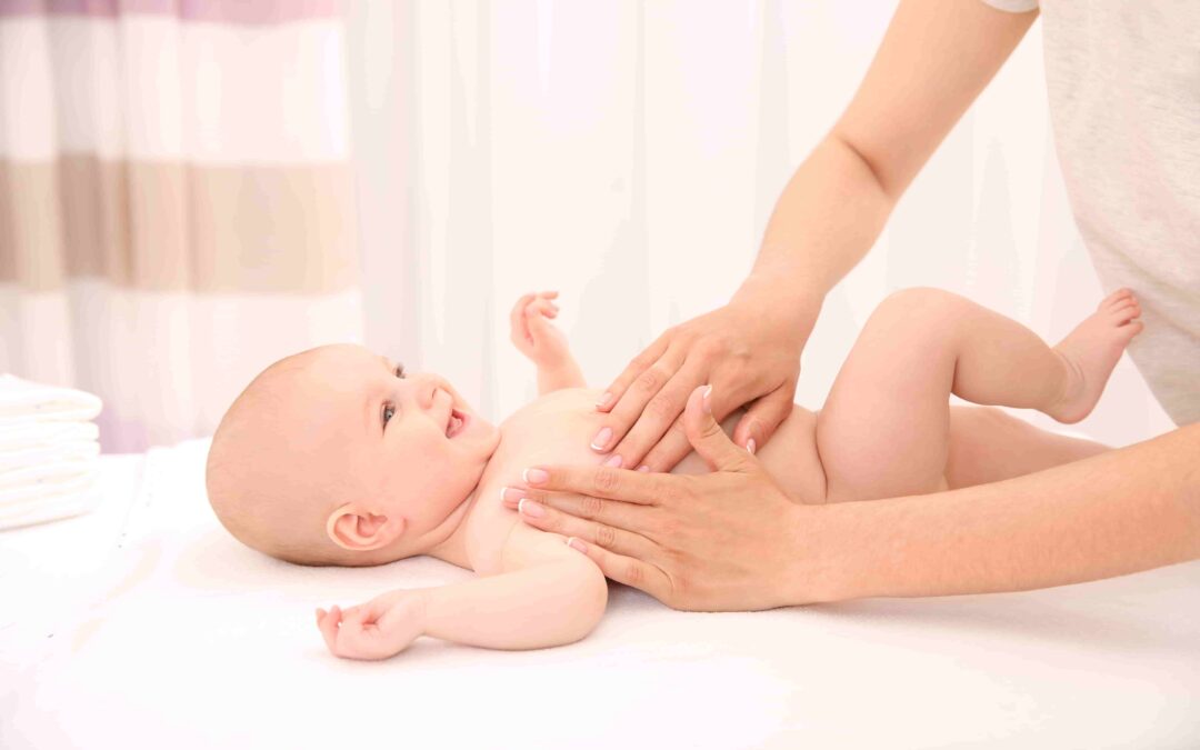 Techniques de massage pour bébés pour renforcer le lien et la détente